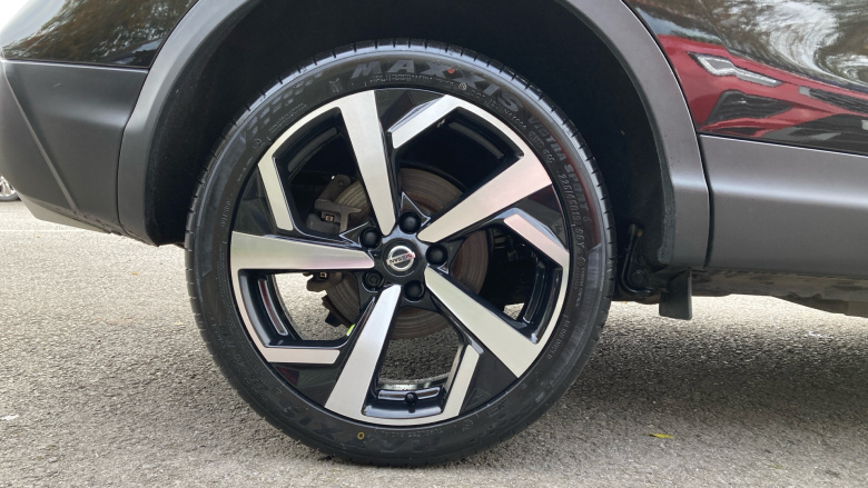 Nissan Qashqai 1.3 DiG-T N-Motion 5dr Petrol Hatchback